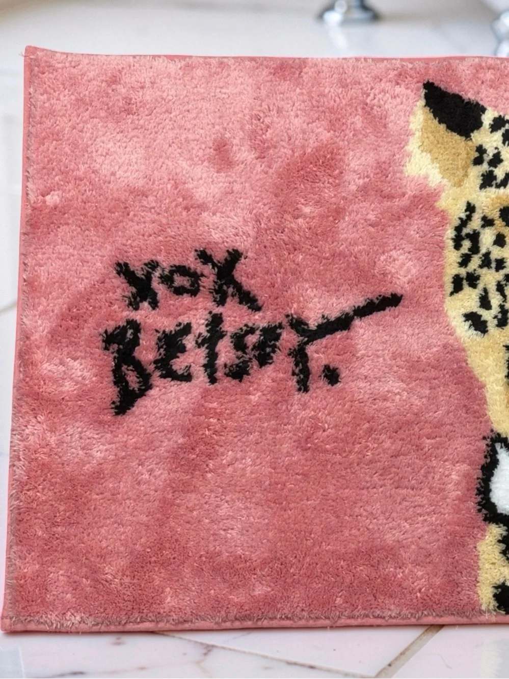 Betsey Johnson NWT Plush & Soft Pink Leopard Face Door Rug Non-Slip Backing